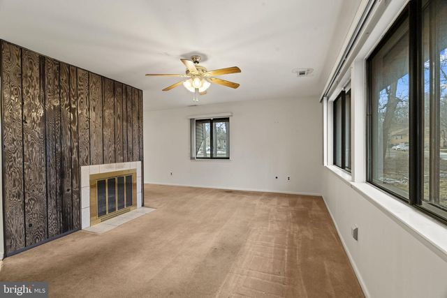 16 E BLUEBELL LN, Mount Laurel, NJ 08054