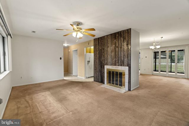 16 E BLUEBELL LN, Mount Laurel, NJ 08054