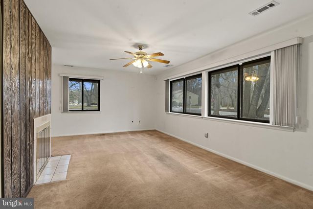 16 E BLUEBELL LN, Mount Laurel, NJ 08054