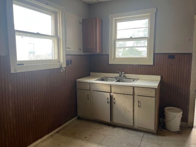 925 W Powers Street, Muncie, IN 47303