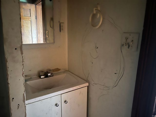 925 W Powers Street, Muncie, IN 47303