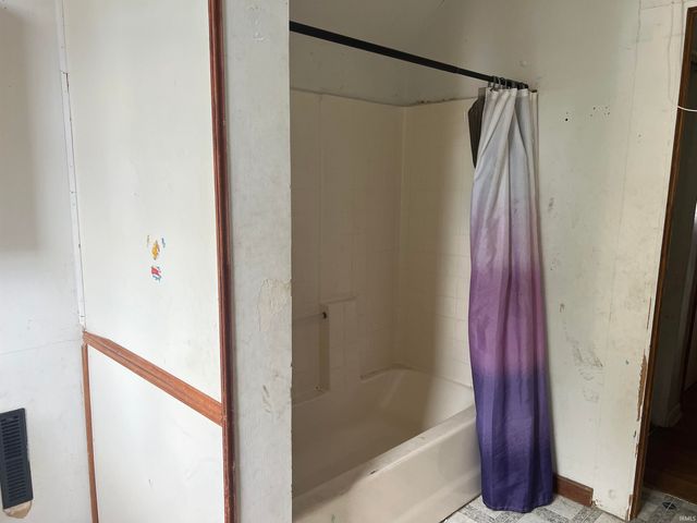 925 W Powers Street, Muncie, IN 47303