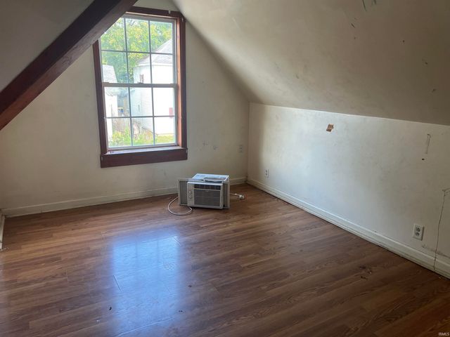 925 W Powers Street, Muncie, IN 47303