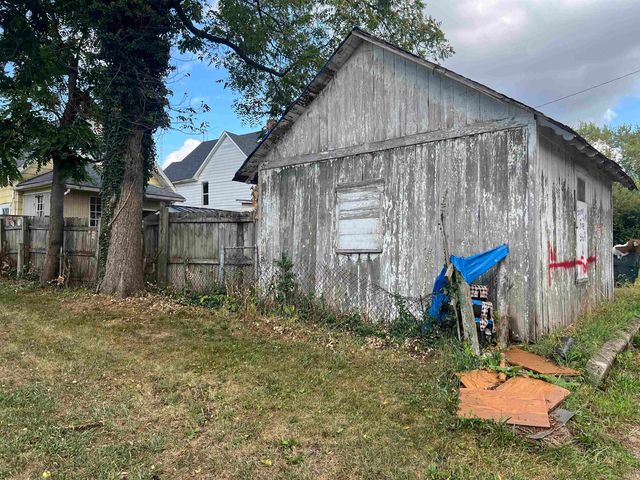 925 W Powers Street, Muncie, IN 47303