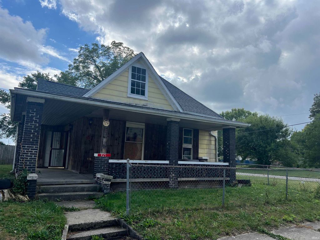925 W Powers Street, Muncie, IN 47303