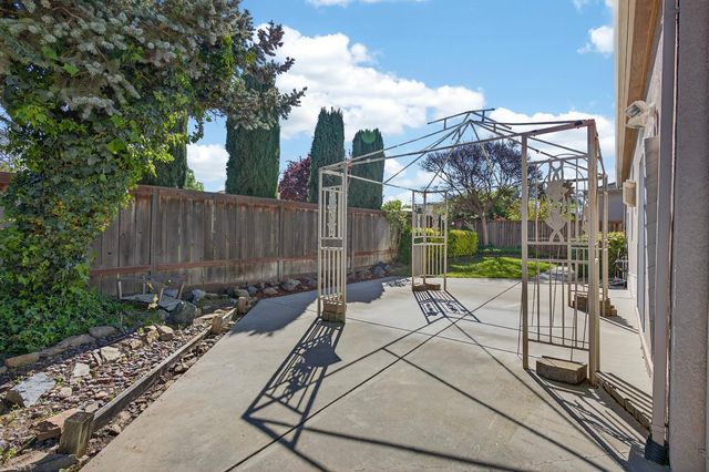 10340 Pebble Run Ln, Stockton, CA 95209