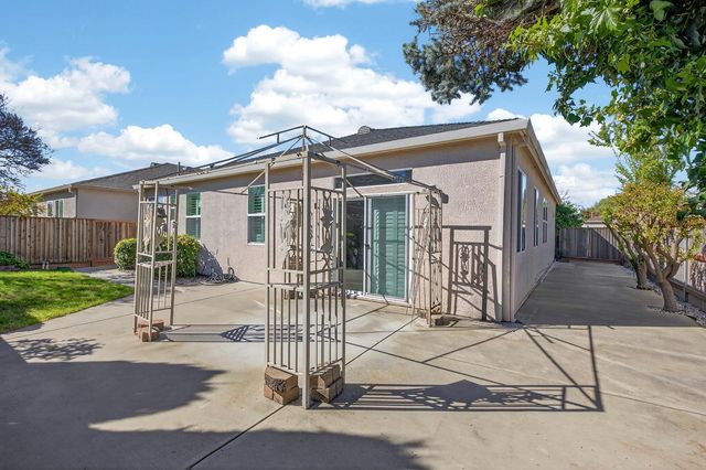 10340 Pebble Run Ln, Stockton, CA 95209