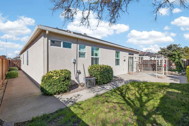 10340 Pebble Run Ln, Stockton, CA 95209