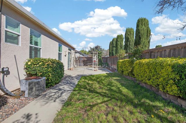 10340 Pebble Run Ln, Stockton, CA 95209