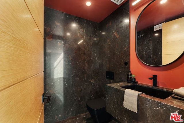 2422 Apollo Drive, Los Angeles, CA 90046