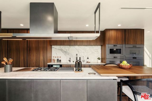 2422 Apollo Drive, Los Angeles, CA 90046