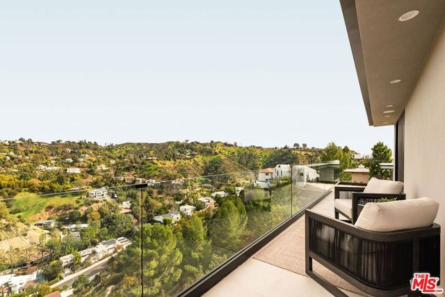 2422 Apollo Drive, Los Angeles, CA 90046