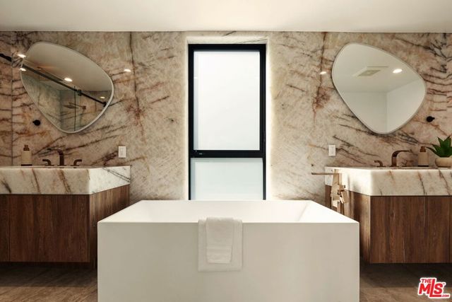 2422 Apollo Drive, Los Angeles, CA 90046