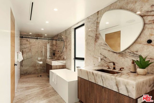 2422 Apollo Drive, Los Angeles, CA 90046