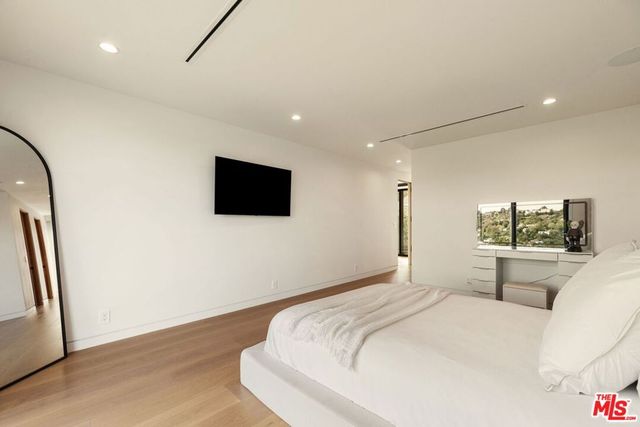 2422 Apollo Drive, Los Angeles, CA 90046