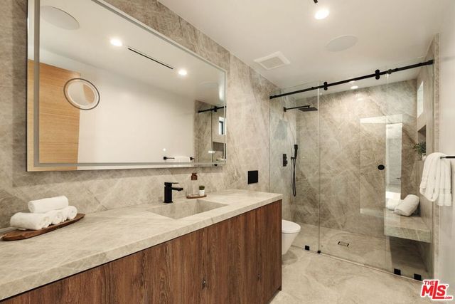 2422 Apollo Drive, Los Angeles, CA 90046