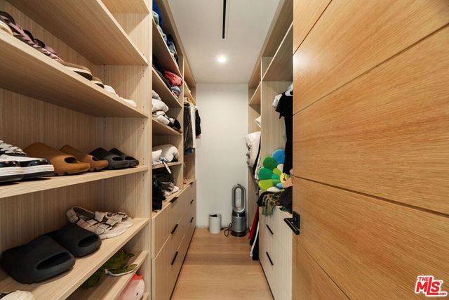 2422 Apollo Drive, Los Angeles, CA 90046