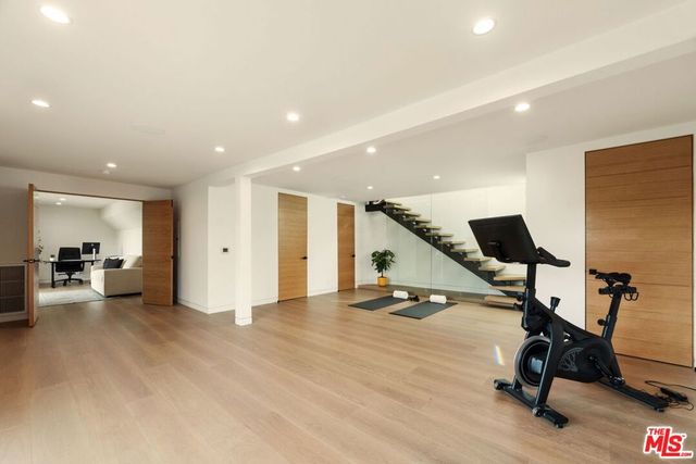 2422 Apollo Drive, Los Angeles, CA 90046