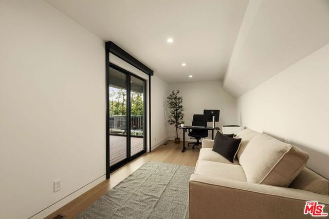 2422 Apollo Drive, Los Angeles, CA 90046