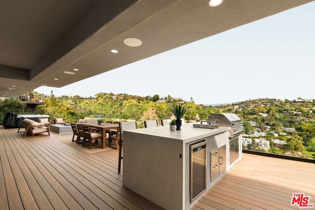 2422 Apollo Drive, Los Angeles, CA 90046