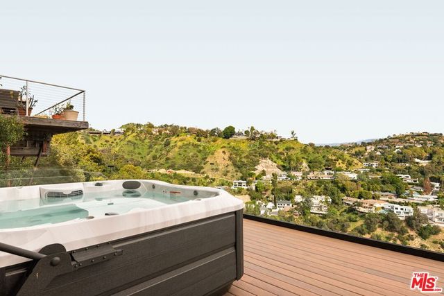 2422 Apollo Drive, Los Angeles, CA 90046