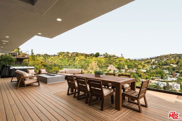 2422 Apollo Drive, Los Angeles, CA 90046