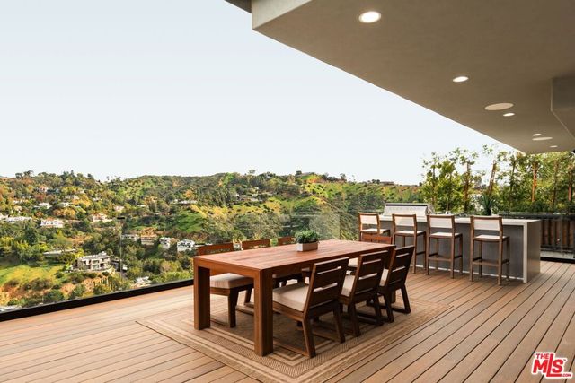 2422 Apollo Drive, Los Angeles, CA 90046