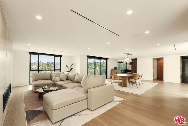 2422 Apollo Drive, Los Angeles, CA 90046