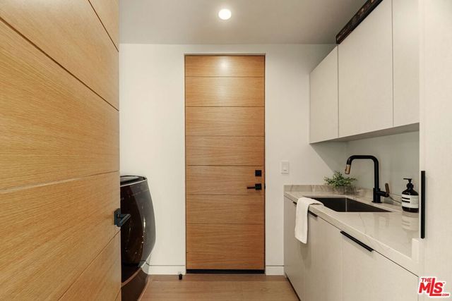 2422 Apollo Drive, Los Angeles, CA 90046