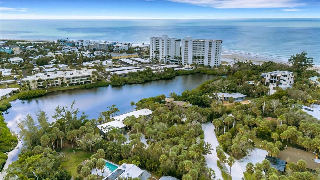 Image 13 of property listing at 62 SANDY HOOK ROAD S, Sarasota, FL 34242