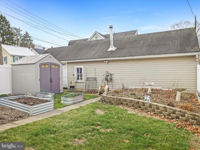 206 W NORTH ST, Waynesboro, PA 17268