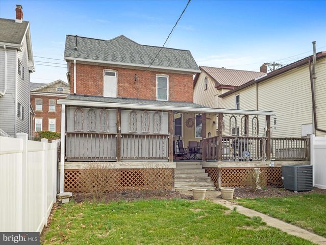 206 W NORTH ST, Waynesboro, PA 17268
