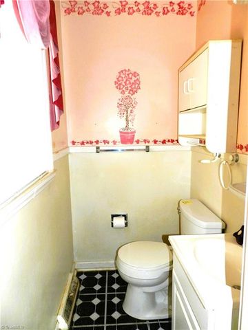 2500 Argonne Boulevard, Greensboro, NC 27407