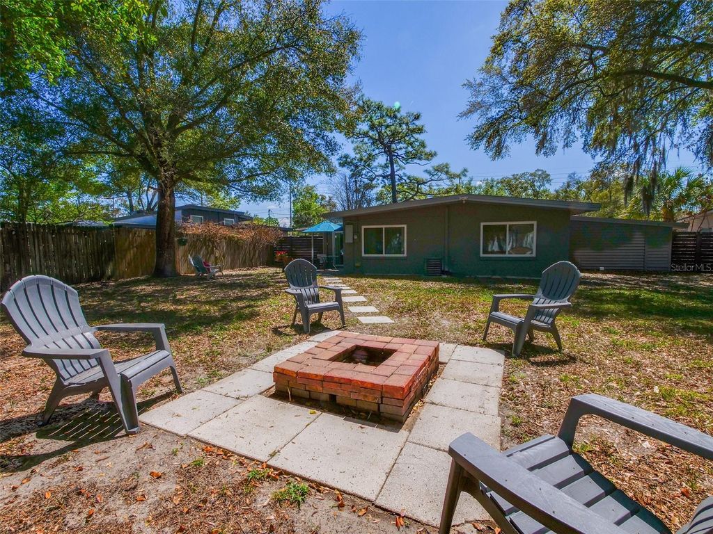 Image 16 of property listing at 3505 CORRINE DRIVE, Orlando, FL 32803