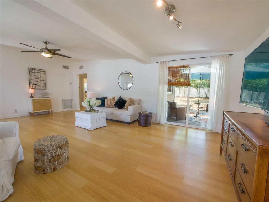 Image 4 of property listing at 3505 CORRINE DRIVE, Orlando, FL 32803