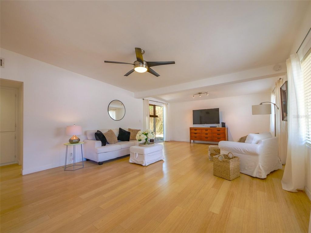 Image 5 of property listing at 3505 CORRINE DRIVE, Orlando, FL 32803