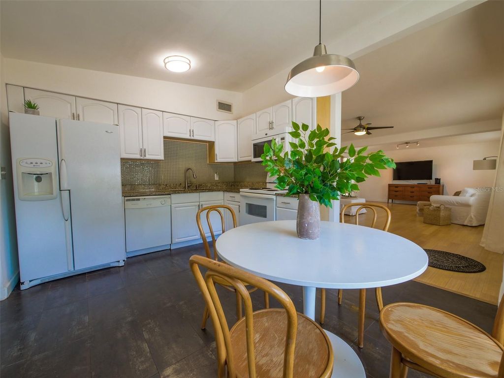 Image 8 of property listing at 3505 CORRINE DRIVE, Orlando, FL 32803