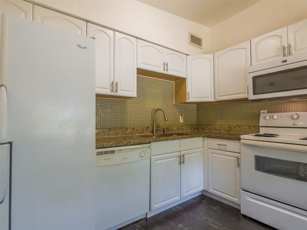 Image 9 of property listing at 3505 CORRINE DRIVE, Orlando, FL 32803