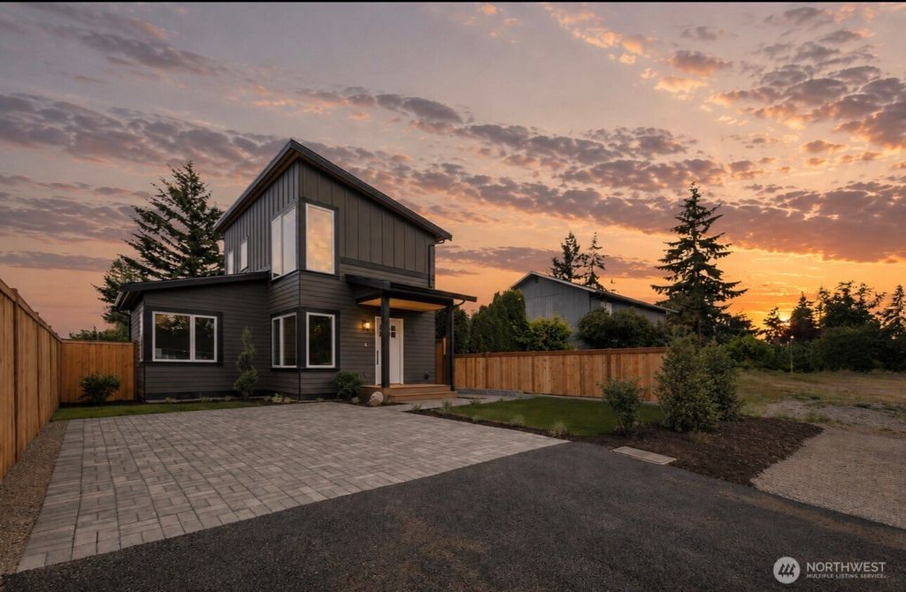 15701 117th Avenue SE, Renton, WA 98058