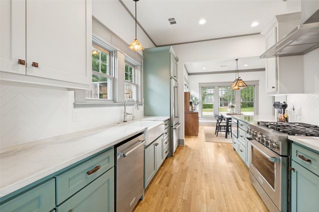 701 Dumont Street, Dallas, TX 75214