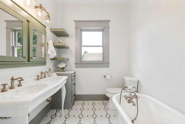 701 Dumont Street, Dallas, TX 75214