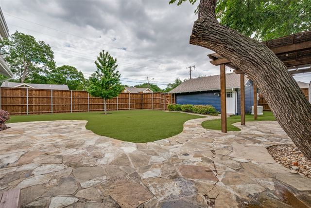 701 Dumont Street, Dallas, TX 75214
