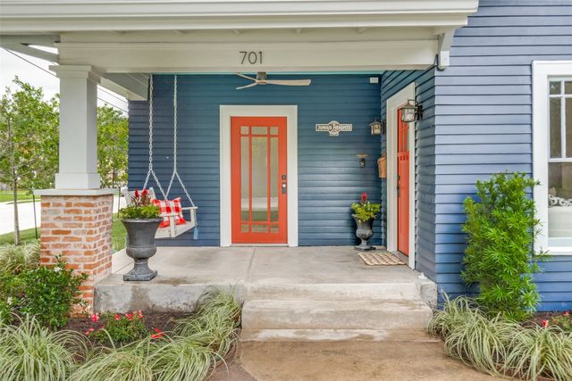 701 Dumont Street, Dallas, TX 75214