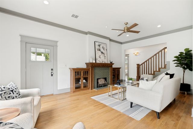 701 Dumont Street, Dallas, TX 75214
