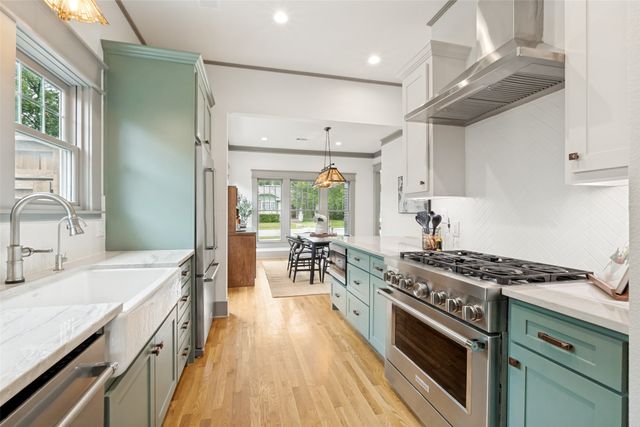 701 Dumont Street, Dallas, TX 75214