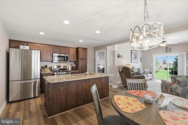 1381 FIELDSTONE DR, Mount Joy, PA 17552