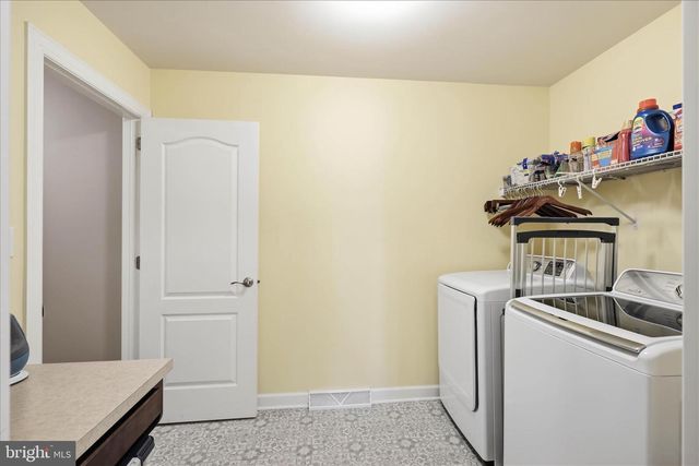 1381 FIELDSTONE DR, Mount Joy, PA 17552