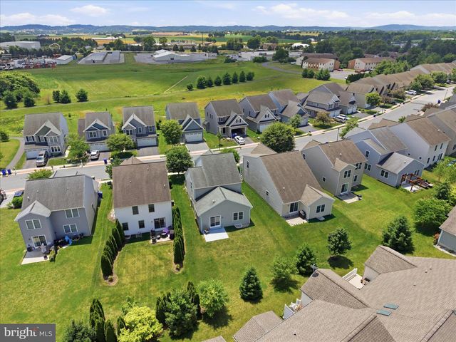 1381 FIELDSTONE DR, Mount Joy, PA 17552