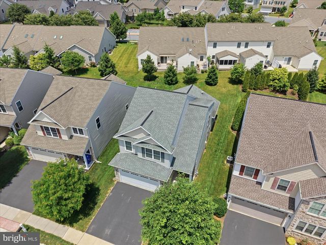 1381 FIELDSTONE DR, Mount Joy, PA 17552