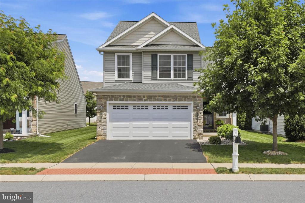 1381 FIELDSTONE DR, Mount Joy, PA 17552